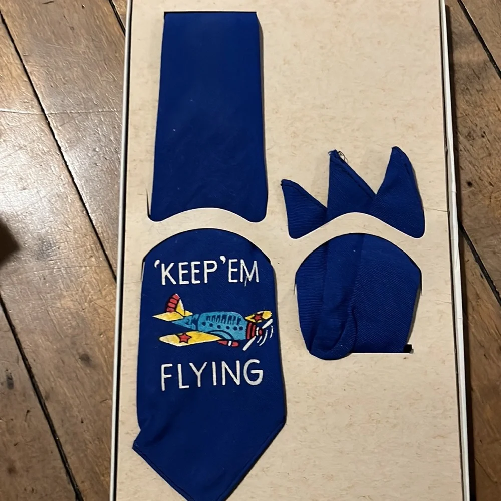 Vintage junior pilot keep’em flying handkerchief & tie set